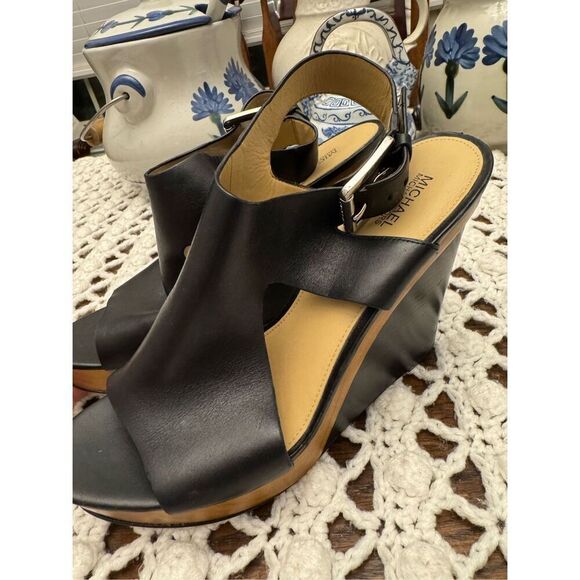 Michael Kors Sandal size 9.5 color black 4 inches heels New without tag and in e - Picture 1 of 8